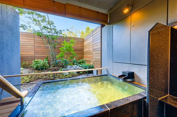 箱根・蘆之湖溫泉酒店 花織 提供可隱密空間泡温泉的可包租私人半露天風呂溫泉浴
