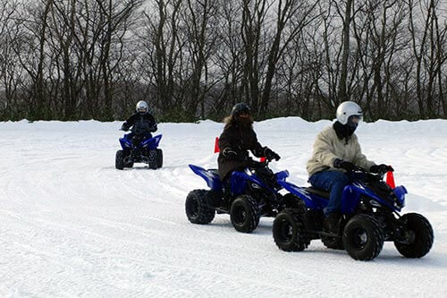 雪上四輪越野車