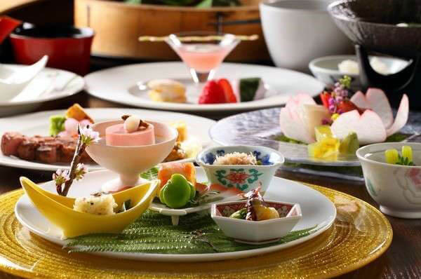 AURA橘溫泉旅館 晩餐創作日式會席料理例 受女性青睞的精湛料理