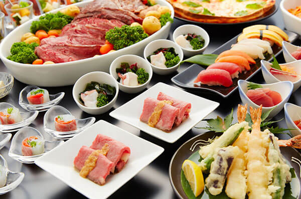 箱根GREEN PLAZA酒店 晚餐 約50種菜餚的日餐與西餐自助餐例