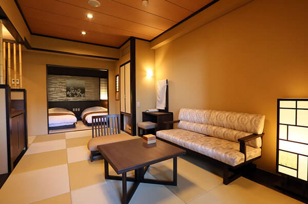雪月花 別邸 翠雲溫泉旅館 附帶露天溫泉浴和室雙人間 客房例　日式清新與西式的舒適相結合的空間