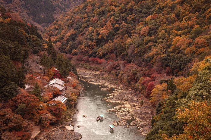 由嵐山公園龜山展望台眺望保津峡