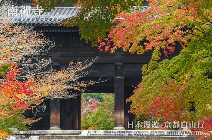 南禪寺三門紅葉風景
