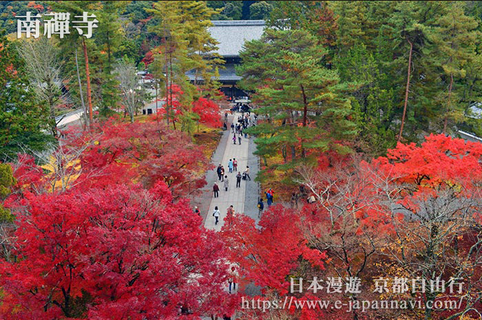 登三門眺望南禪寺內紅葉美景