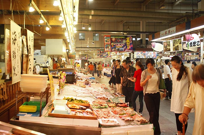 日本海一側最大海鮮市場　舞鶴港海鮮市場