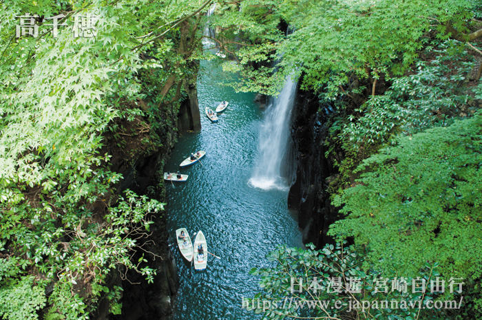 夏季翠綠欲滴的高千穗峽谷