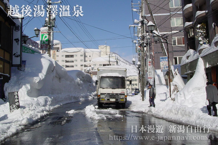 越後湯澤溫泉街雪後風景