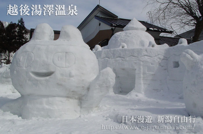 越後湯澤溫泉路邊的大雪人