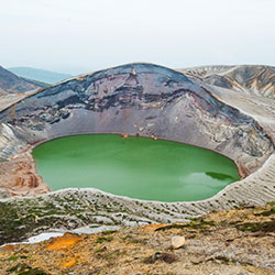 藏王御釜火山