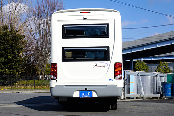 TOYOTA CAMROAD ANTHONY露營車車後部的大窗戶