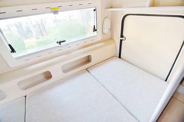 TOYOTA CAMROAD CORDE BUNKS雙層床位