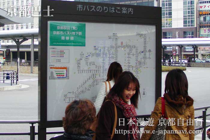 京都站前巴士中心的資訊牌